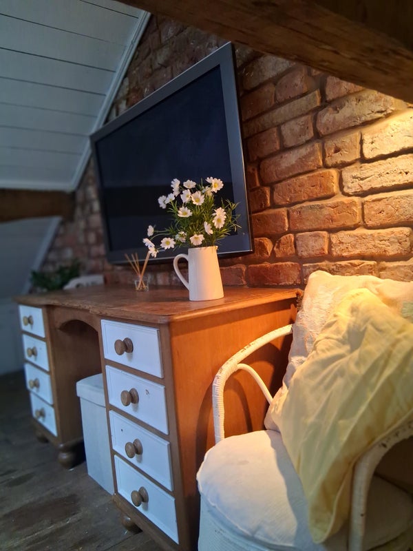 Photo 1: TV and storage