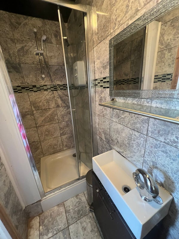 Photo 1: Walk in shower