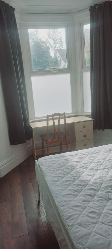 Photo 1: Bedroom front