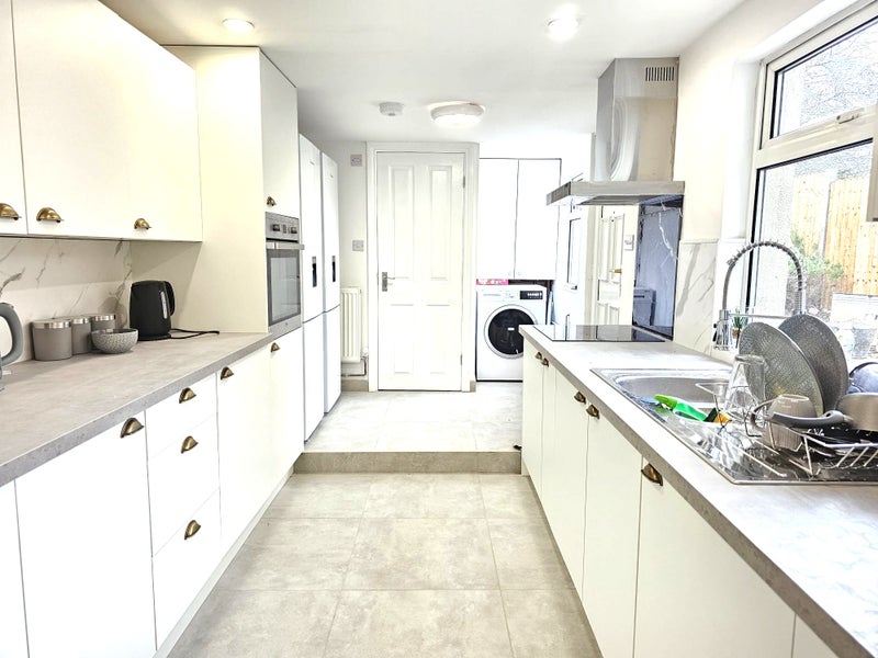 Photo 1: Kitchen