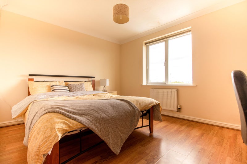 Photo 1: Room 6