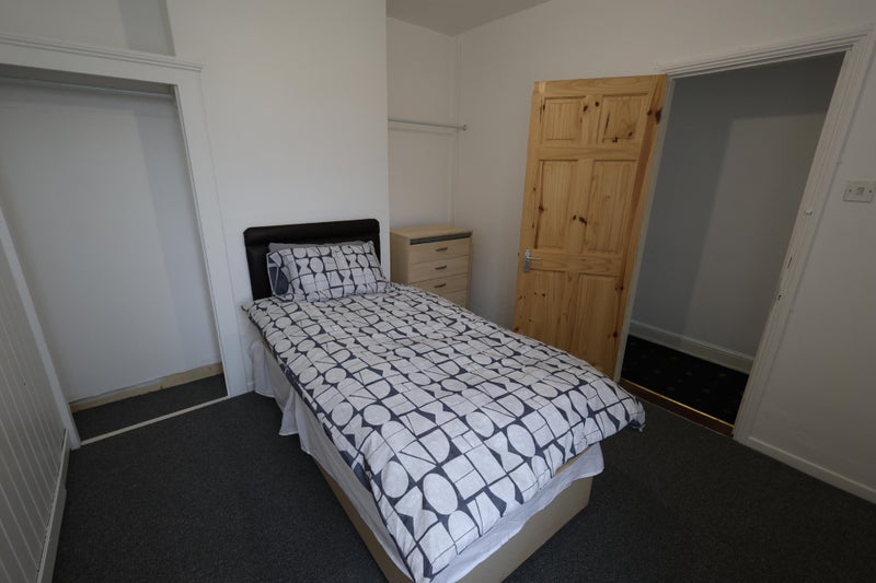 Photo 1: Bedroom