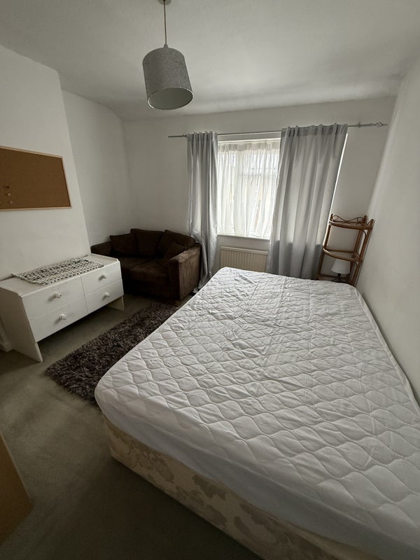 Photo 1: bedroom