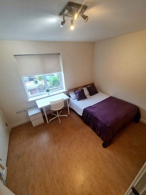 Photo 1: FF - Double En-suite room 