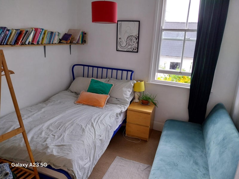 Photo 1: Room for rent 