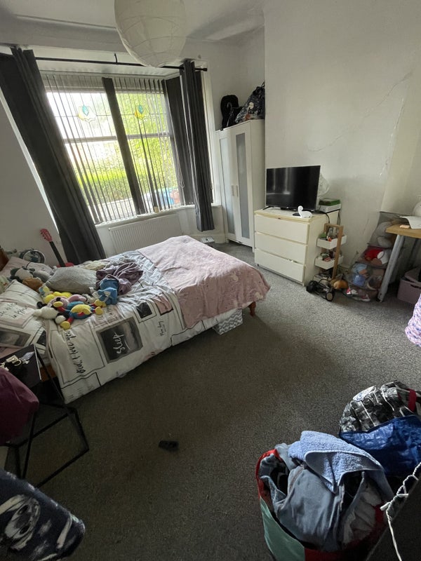Photo 1: Downstairs bedroom