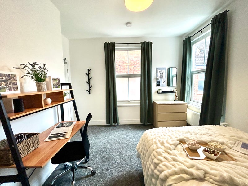 Photo 1: Room 3 - All bills included