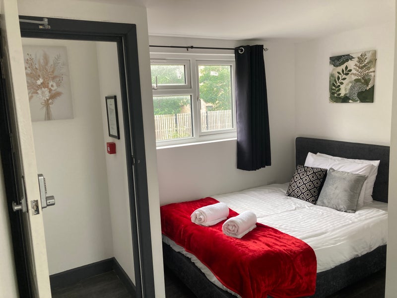 Photo 1: Room F- Available now  (£925)