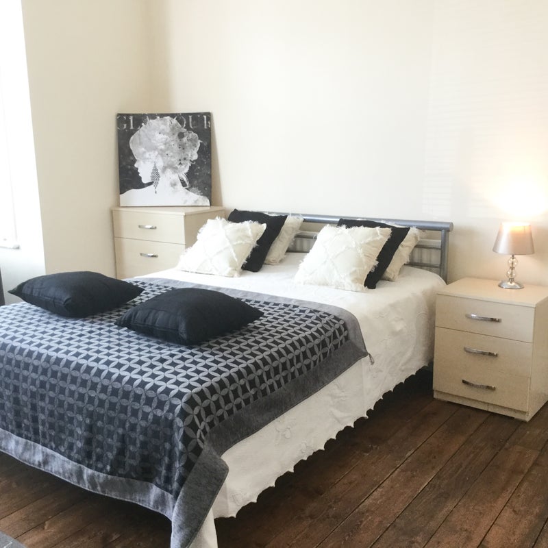 Photo 1: Room 1
