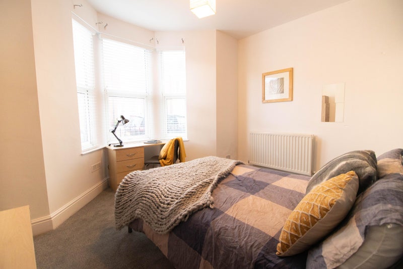 Photo 1: Room 1