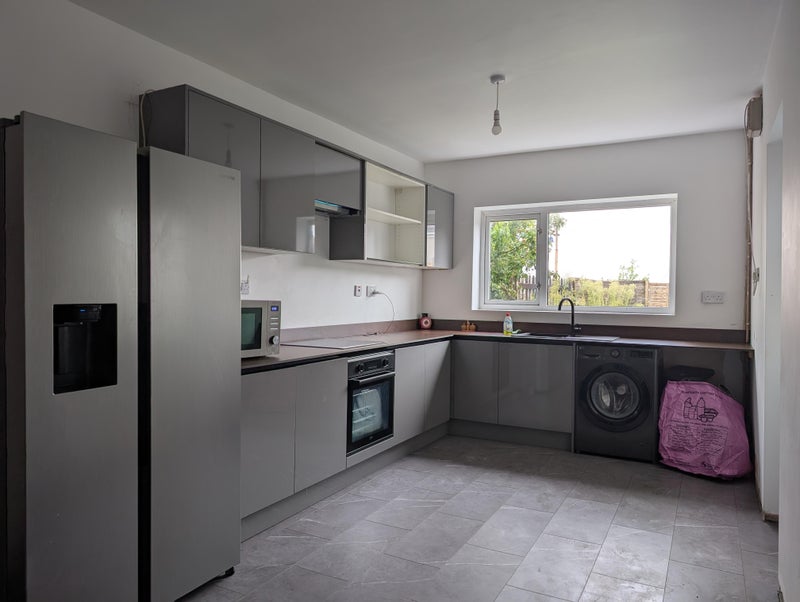 Photo 1: New kitchen 