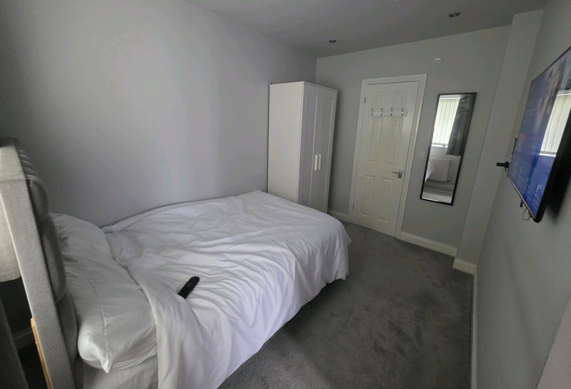 Photo 1: Bed position can be changed if preferred of course
