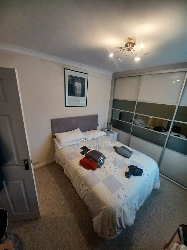 Photo 1: ROOM 1