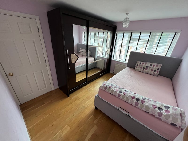 Photo 1: Double room with large wardrobe