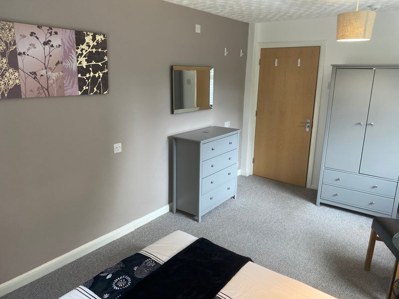 Photo 1: Room 7