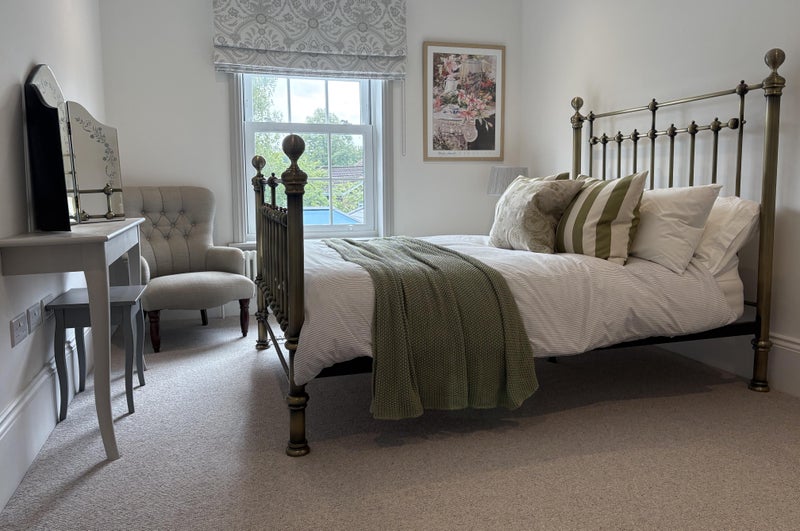 Photo 1: An example standard of our furnished rooms.