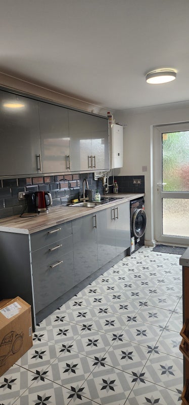 Photo 1: Kitchen