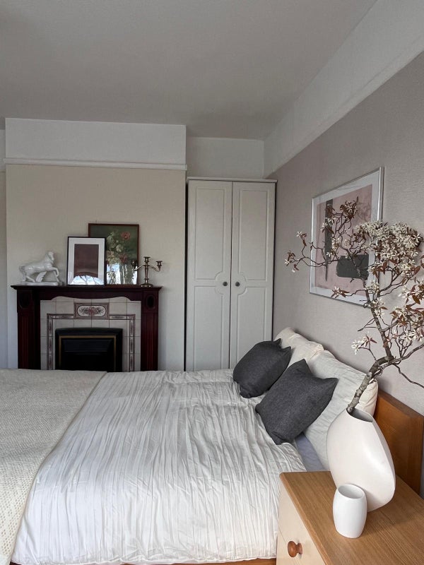 Photo 1: Bedroom 
