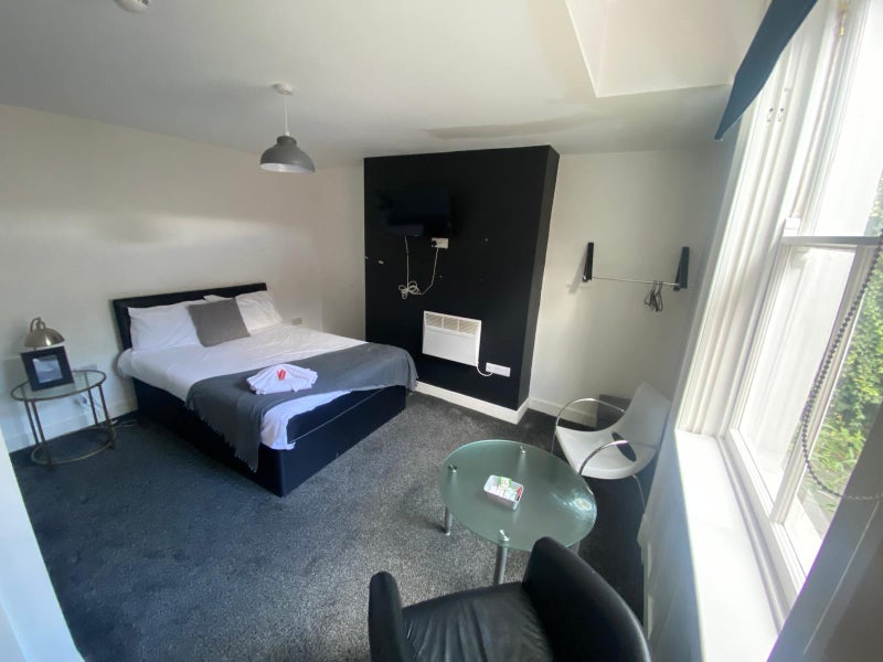 Photo 1: Room 3