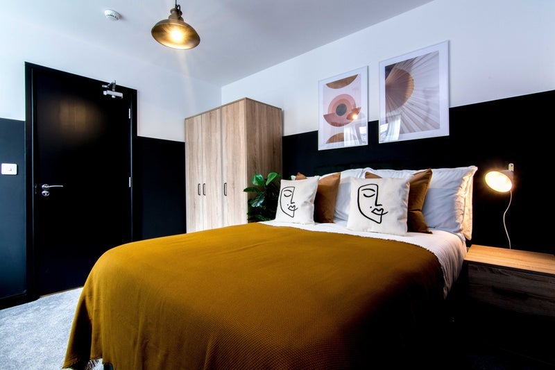 Photo 1: Bedroom 4