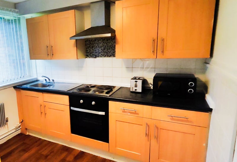 Photo 3: Flat 14