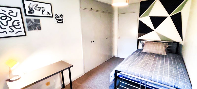 Photo 2: Flat 14