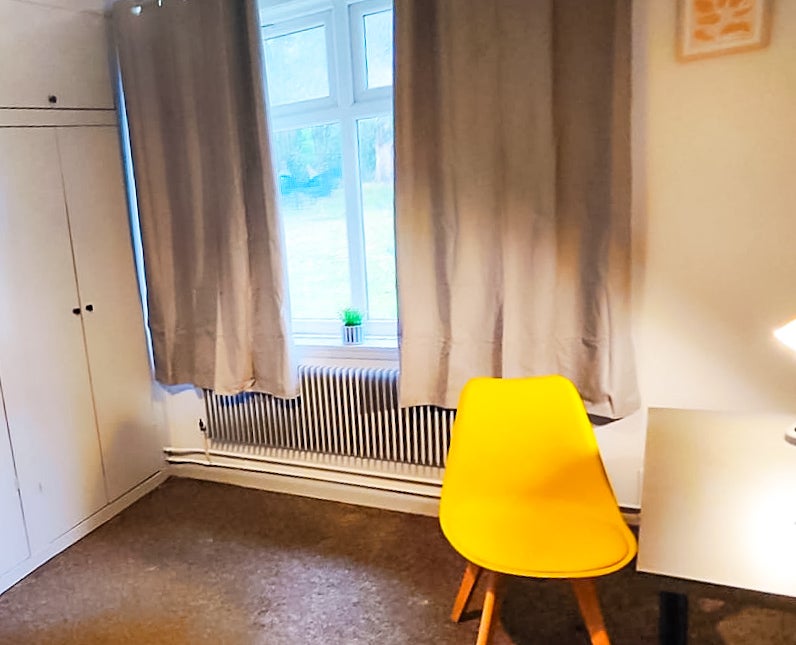 Photo 6: Flat 14