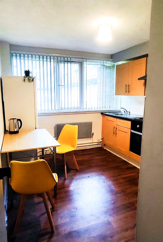 Photo 4: Flat 14