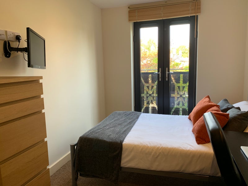 Photo 1: Light double room