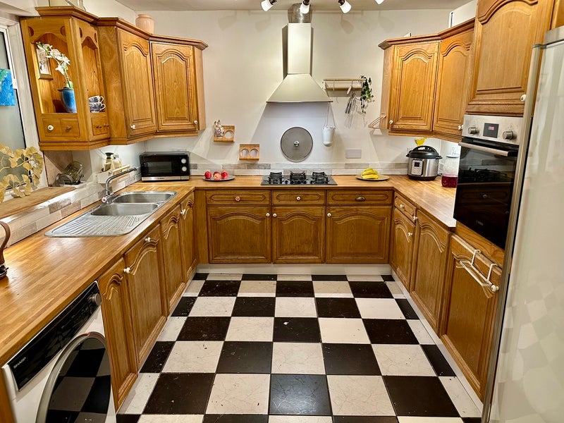Photo 1: Kitchen