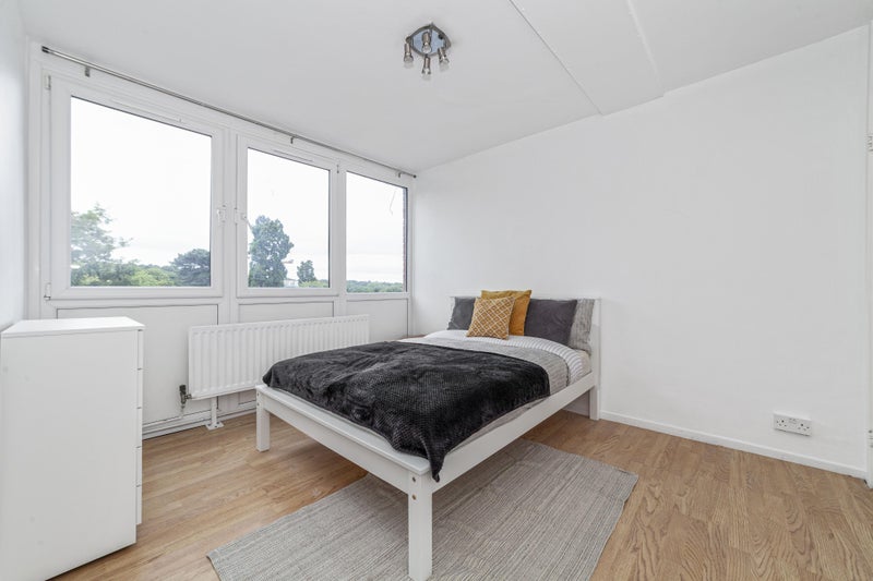 Photo 1: Bedroom