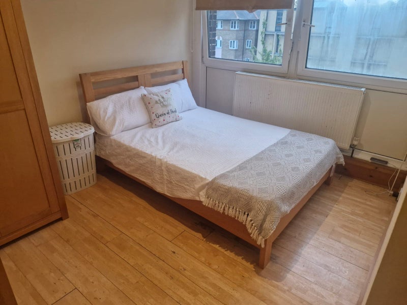Photo 1: Room 4