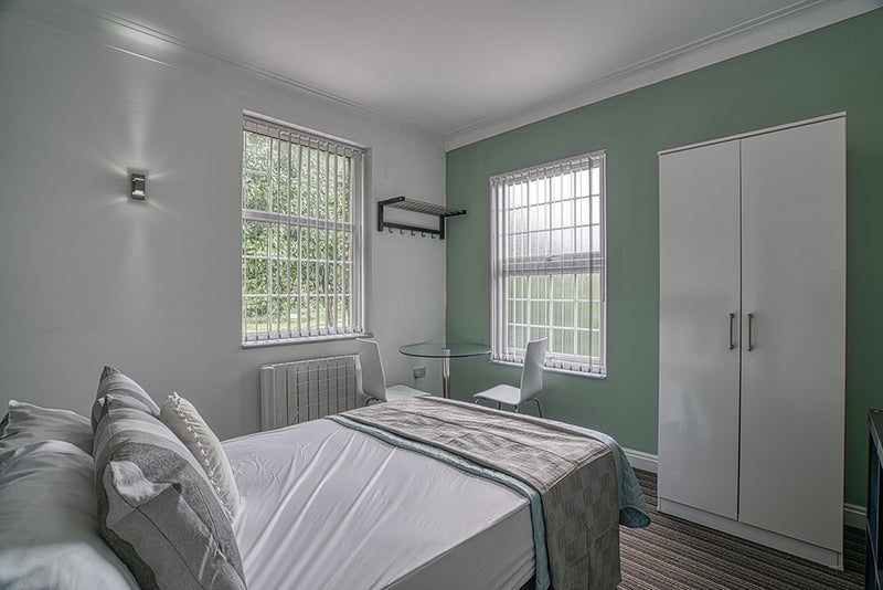 Photo 1: Room 5