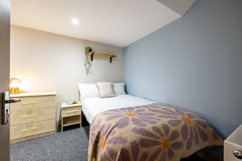 Photo 1: Room 6