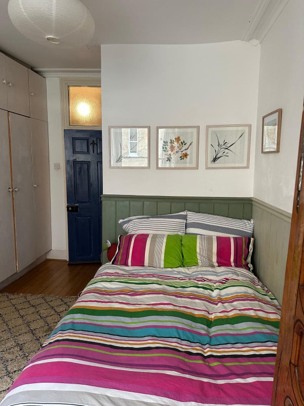 Photo 1: Double bed