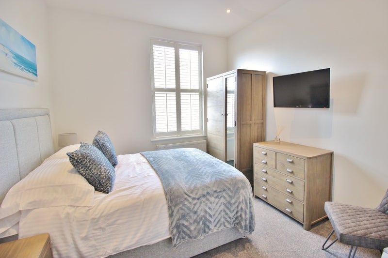 Photo 1: Bedroom