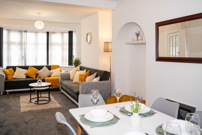 Photo 1: living room