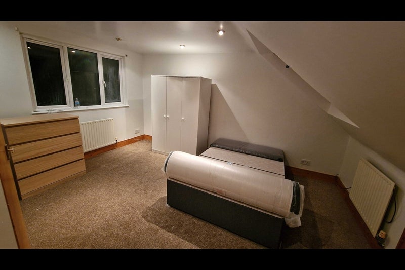 Photo 1: Room 1