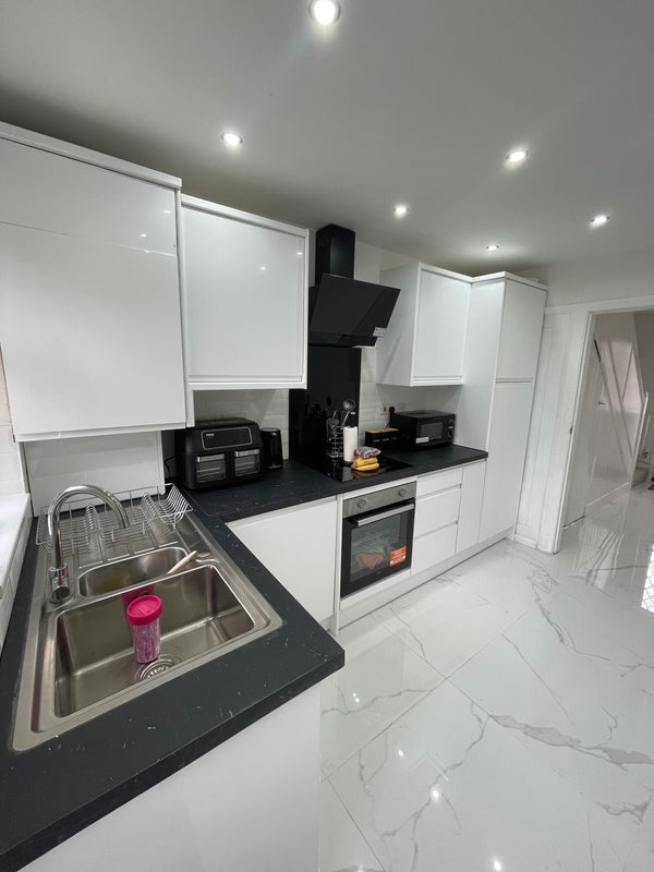 Photo 1: Shared kitchen 