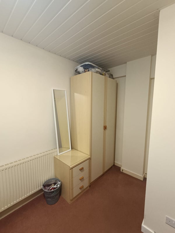 Photo 1: Room 1