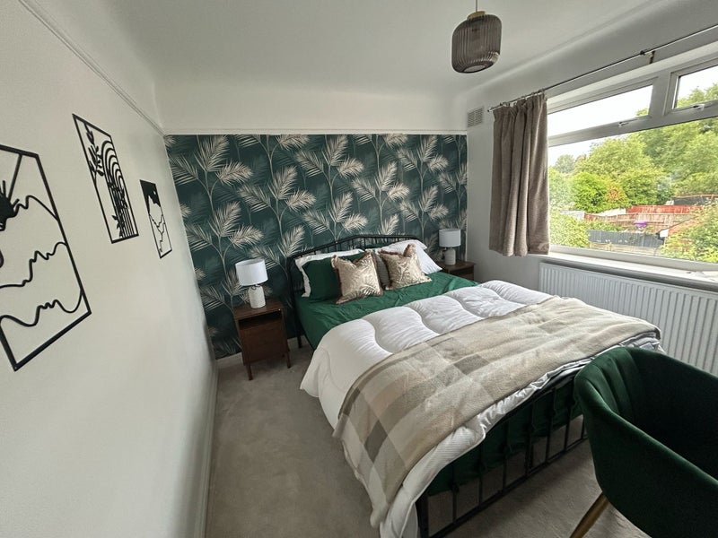 Photo 1: Bedroom