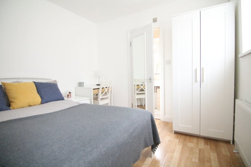 Photo 1: Fully Furnished Comfortable Bedroom - Single Occupancy