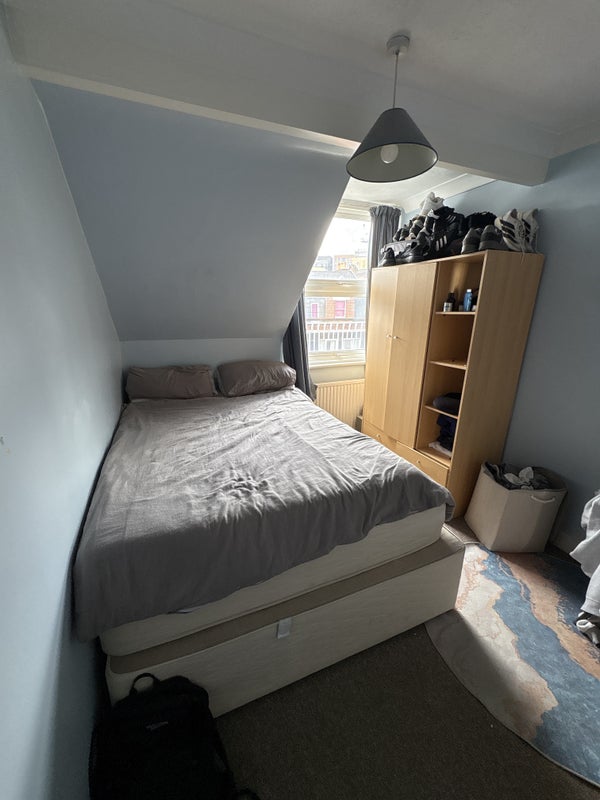 Photo 1: The room