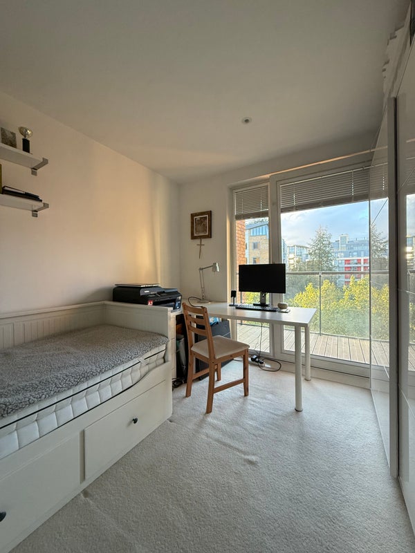 Photo 1: Single-Room