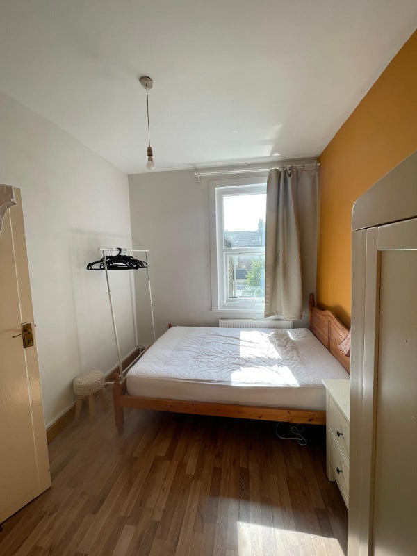 Photo 1: Bed room