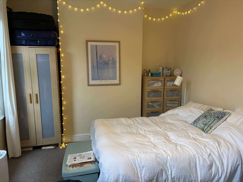 Photo 1: 1050pcm room