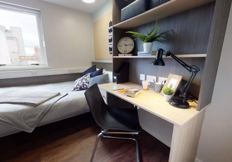 Photo 1: Room Layout