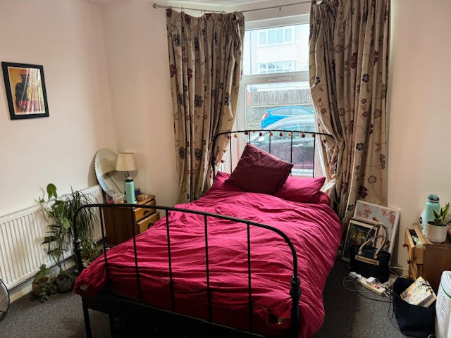 Photo 1: Room 1