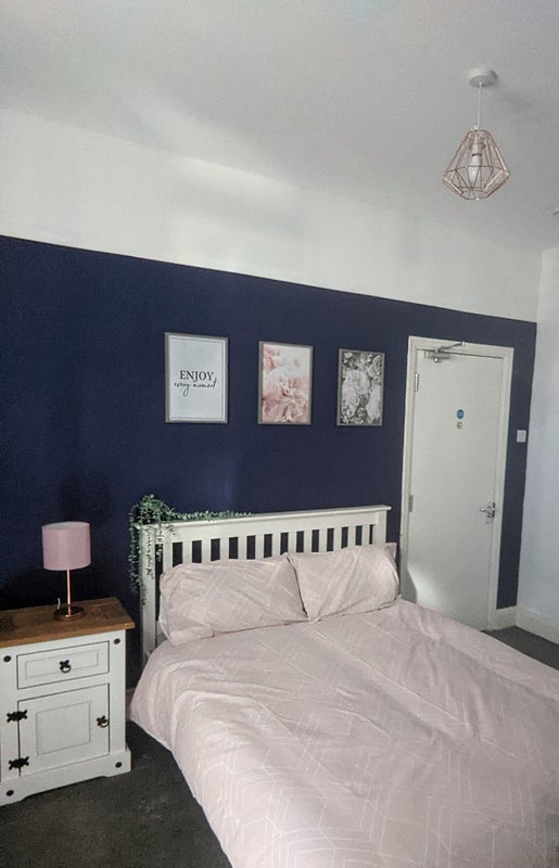 Photo 1: Room 2