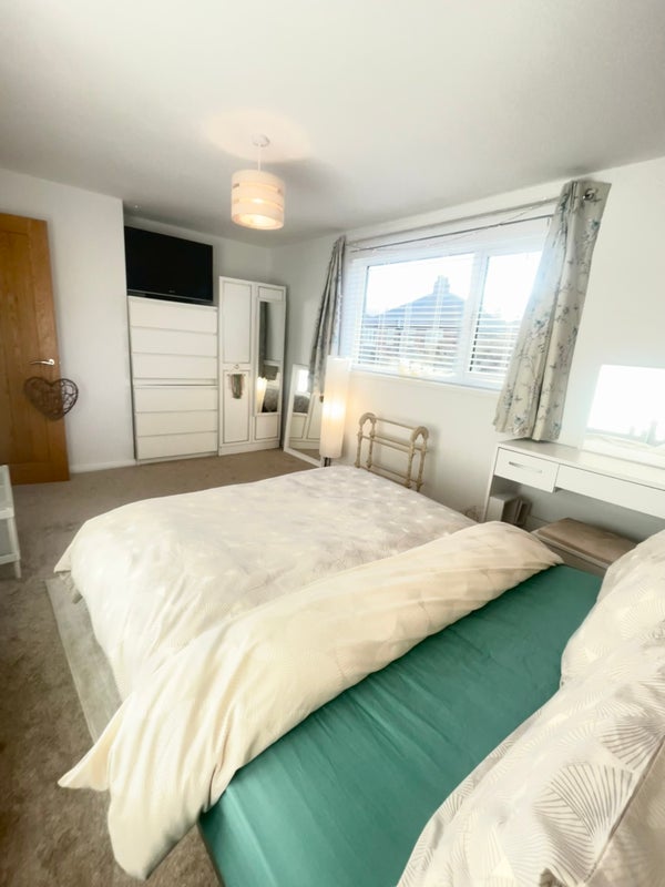 Photo 1: Room 2, available